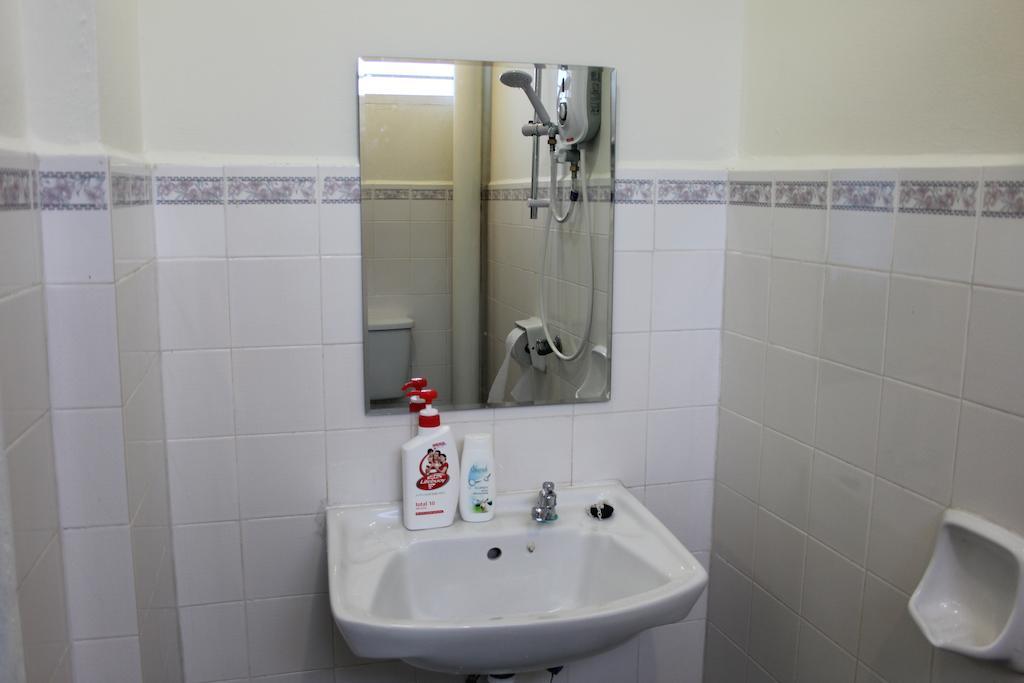 H&A Guest House ملقا الغرفة الصورة